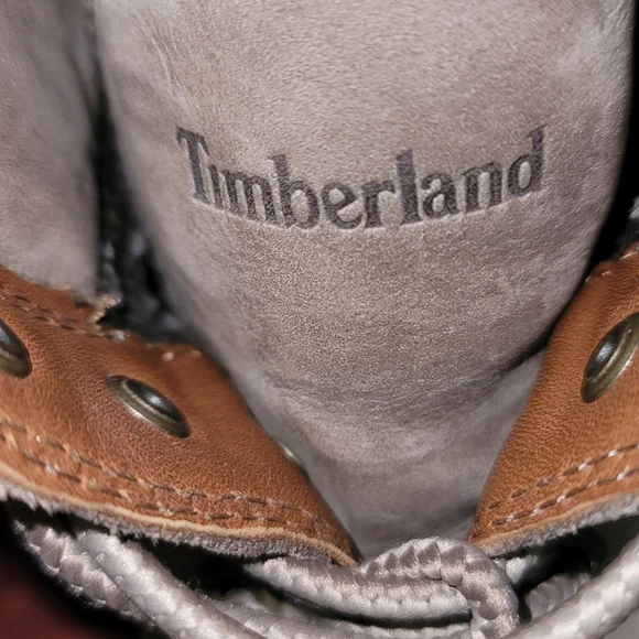 Timberland Women's Light Gray Lace-Up Boots. - Picture 2 of 5